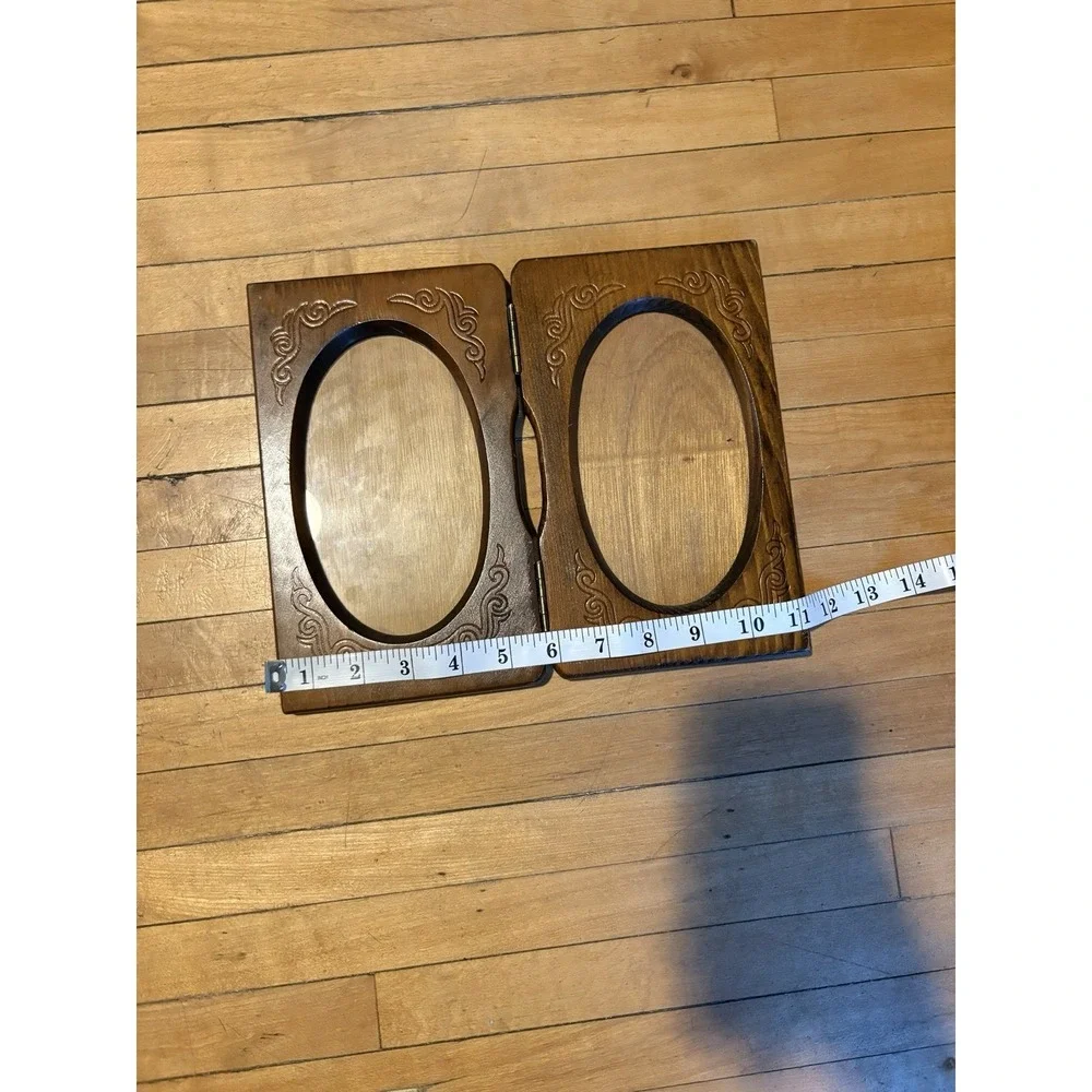 Vintage Oval Wooden Picture Frames (6.75